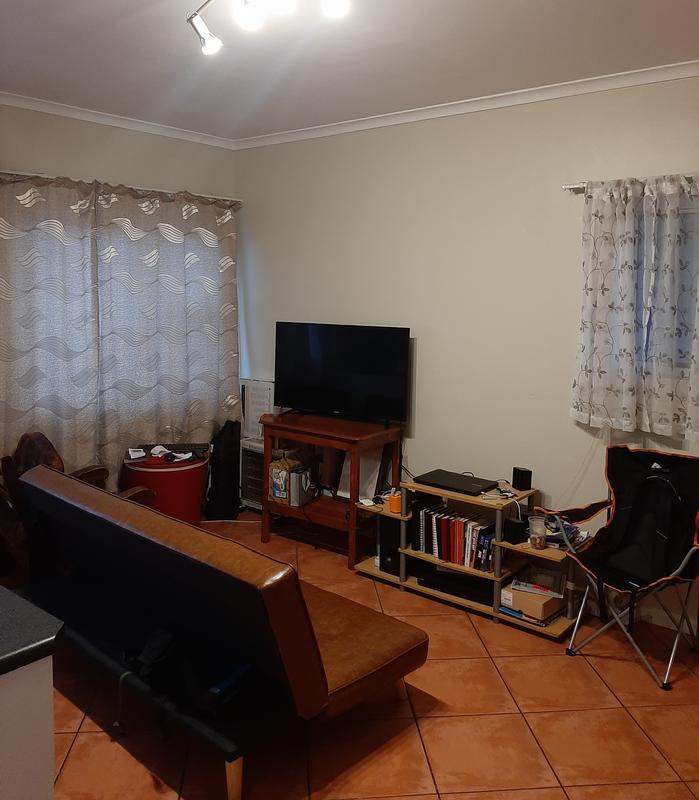 1 Bedroom Property for Sale in Goodwood Central Western Cape